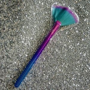 Mermaid Fan Brush